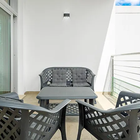 Central Sea House אולביה